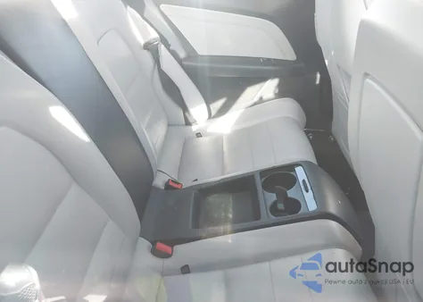 2014 Mercedes-Benz E 550 z USA, uszkodzony, nr VIN WDDKJ7DB0EF252786